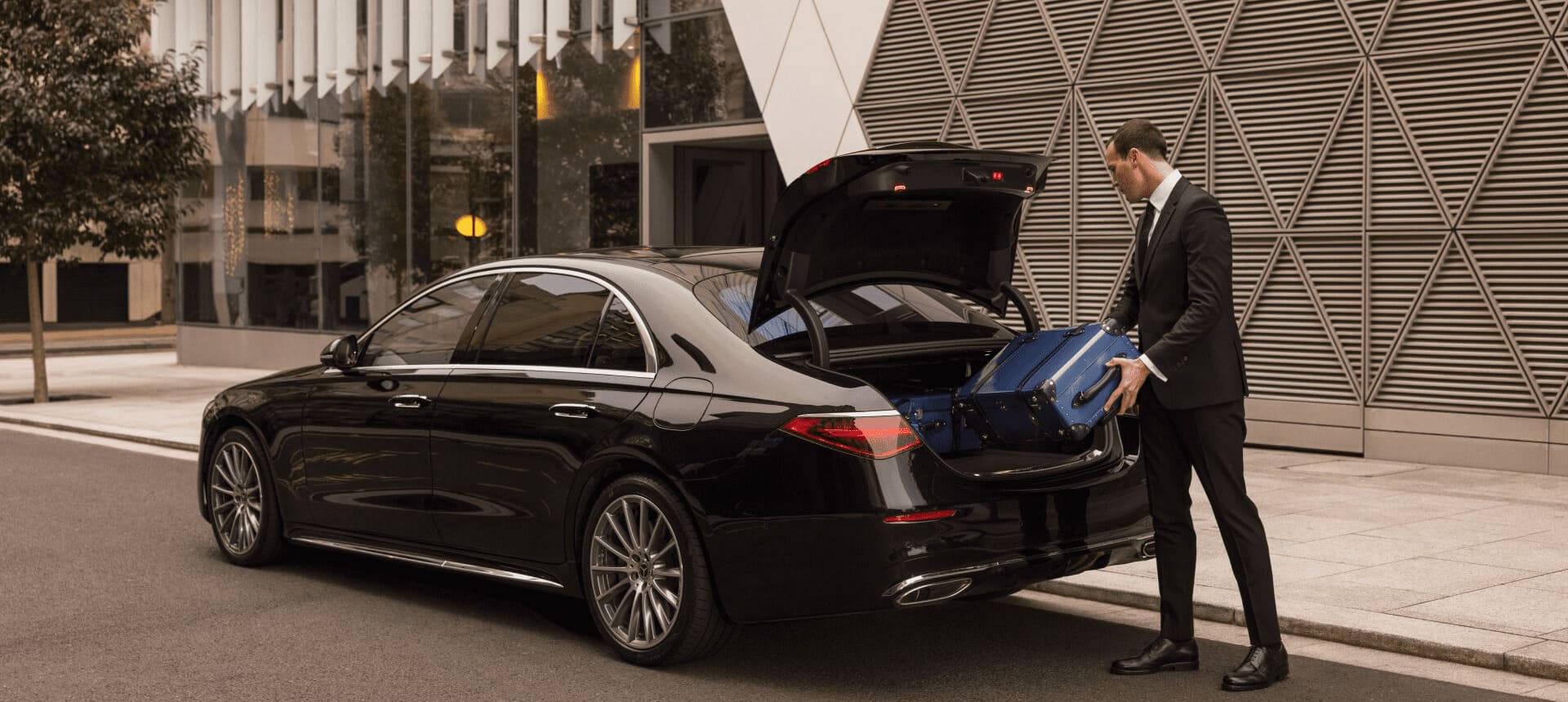 Luxury Limo Services in Fort Myers by A2Z Limo